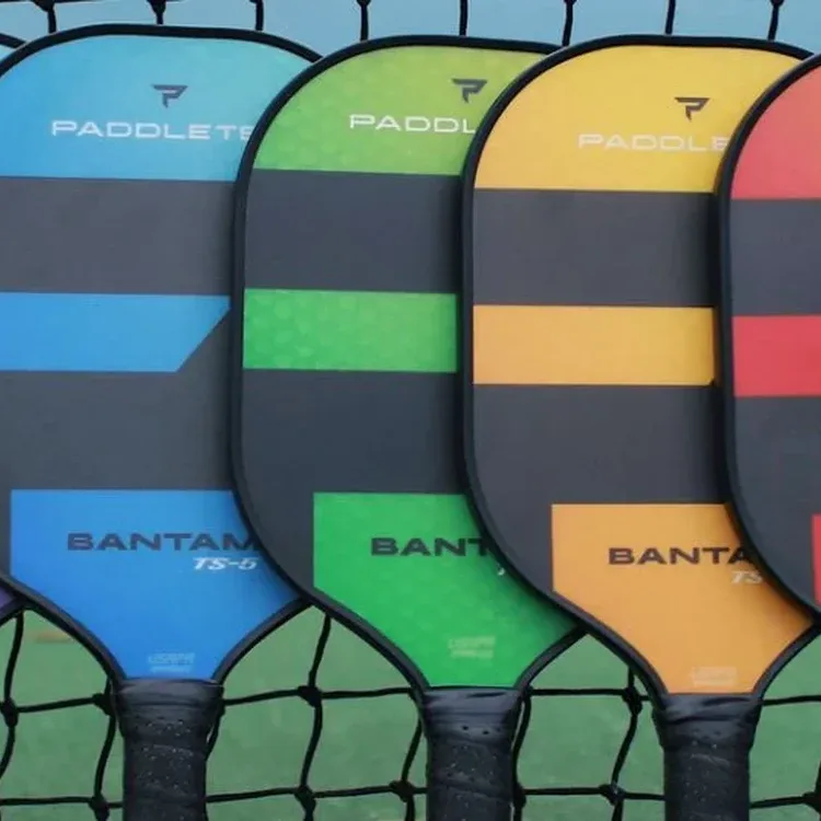 Vật liệu vợt pickleball: mặt carbon, fiberglass, lõi polymer và foam